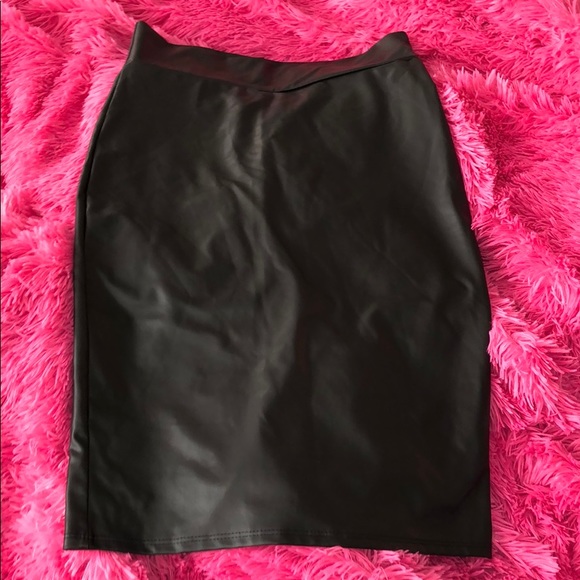 Black Women’s Pencil Skirt - Picture 2 of 8